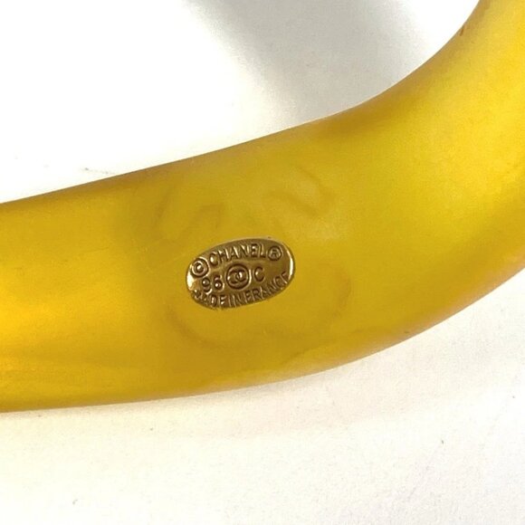 CHANEL 96C CC Logo CC Mark Accessory bracelet Bangle Resin yellow - Picture 4 of 12